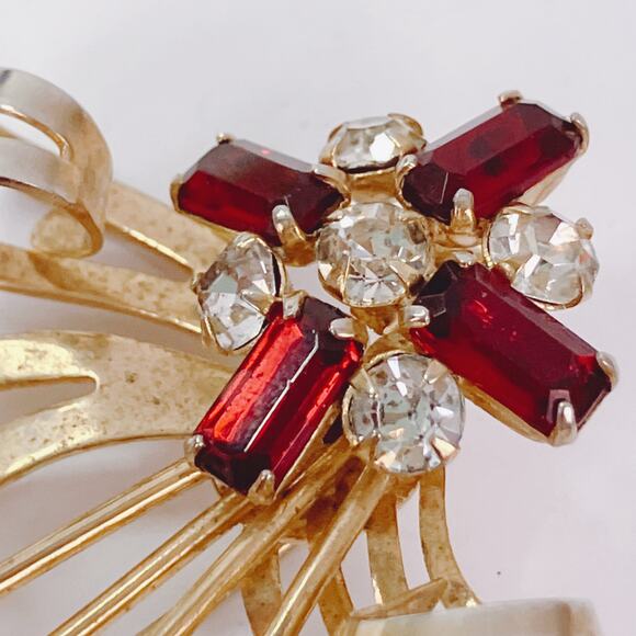 VTG 1940s Retro Moderne Gold Tone Ruby Red Rhinestone Ribbon Spray Brooch Iconic - Picture 4 of 10